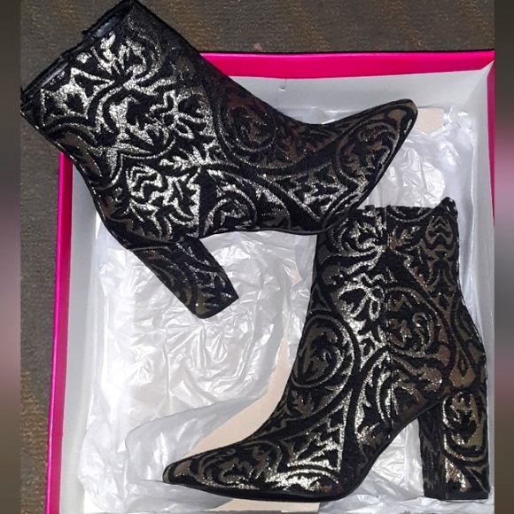 Shoedazzle size 6 black/gold 3 inch heeled booties brand new never worn - Picture 4 of 6
